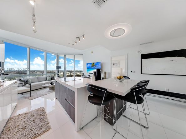 851 NE 1st Ave 3810, Miami FL 33132