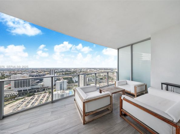 851 NE 1st Ave 3810, Miami FL 33132