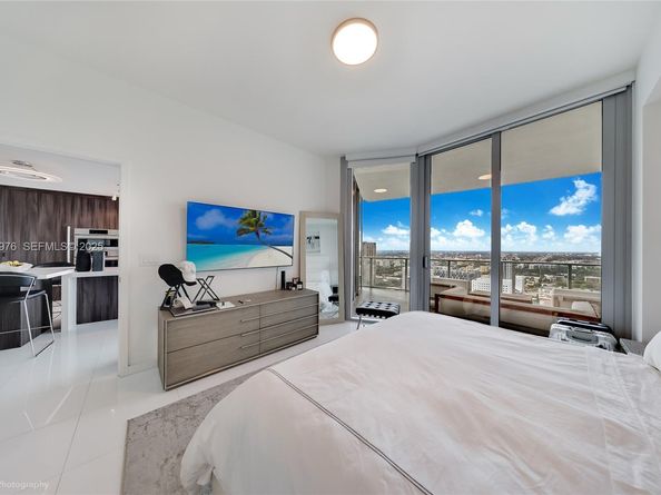 851 NE 1st Ave 3810, Miami FL 33132