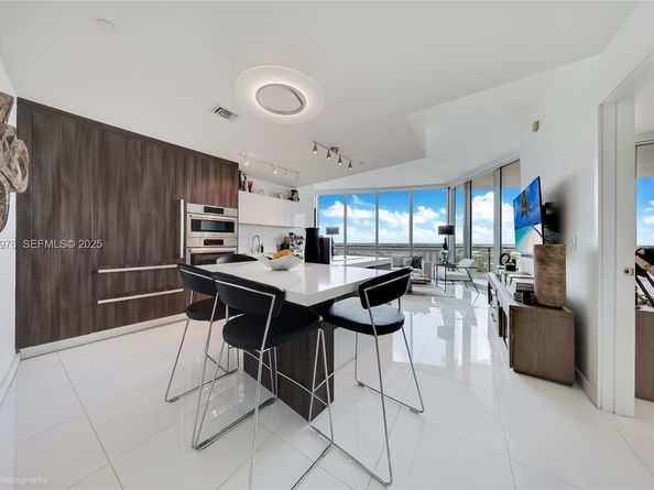 851 NE 1st Ave 3810, Miami FL 33132