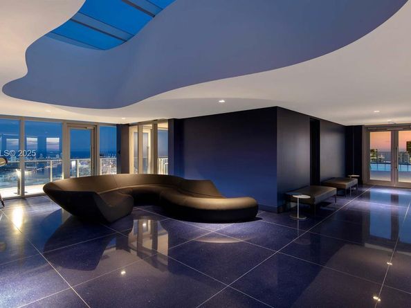 851 NE 1st Ave 3810, Miami FL 33132