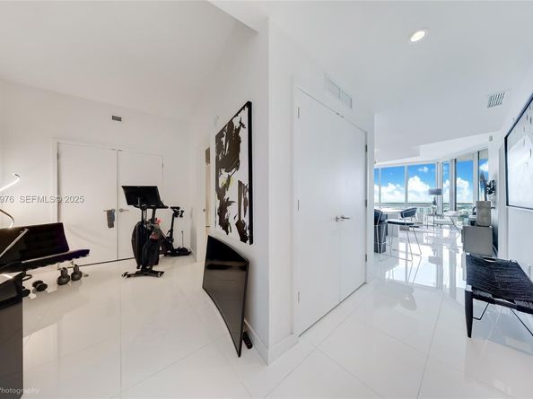 851 NE 1st Ave 3810, Miami FL 33132