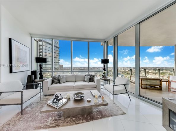 851 NE 1st Ave 3810, Miami FL 33132