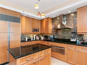 20201 E Country Club Dr 1006, Aventura FL 33180