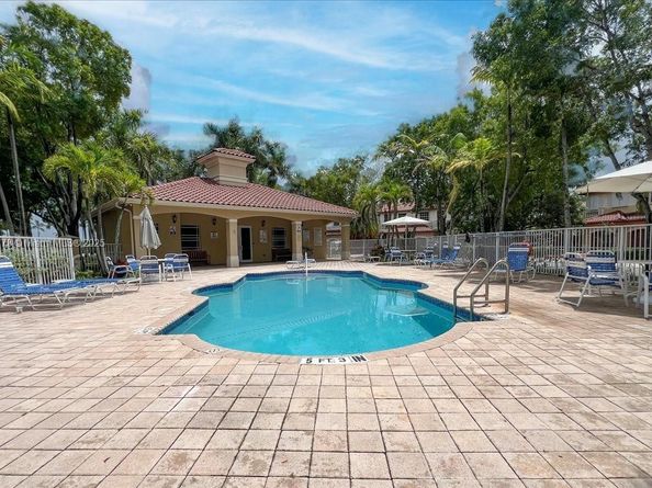 5046 SW 137th Ter, Miramar FL 33027