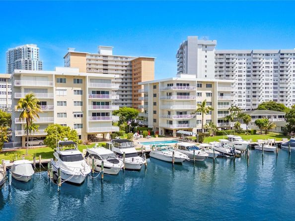 120 Golden Isles Dr 23B, Hallandale Beach FL 33009