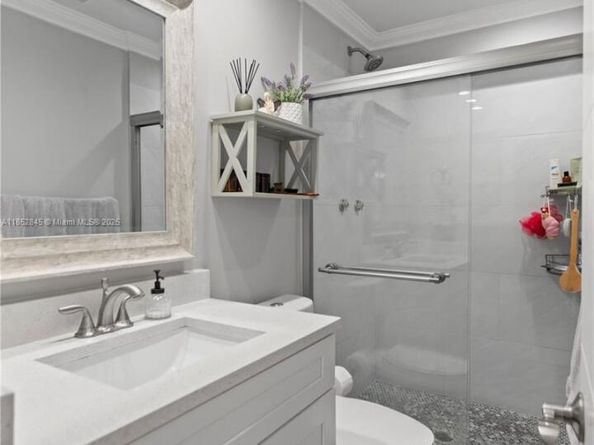 120 Golden Isles Dr 23B, Hallandale Beach FL 33009