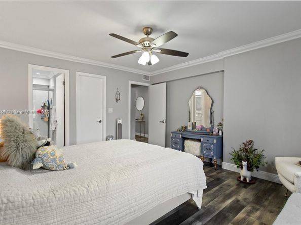 120 Golden Isles Dr 23B, Hallandale Beach FL 33009