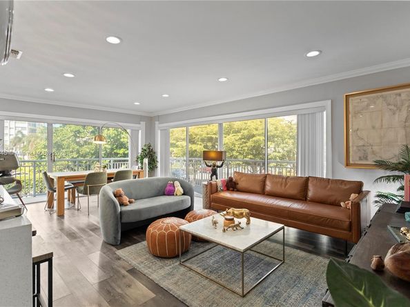 120 Golden Isles Dr 23B, Hallandale Beach FL 33009