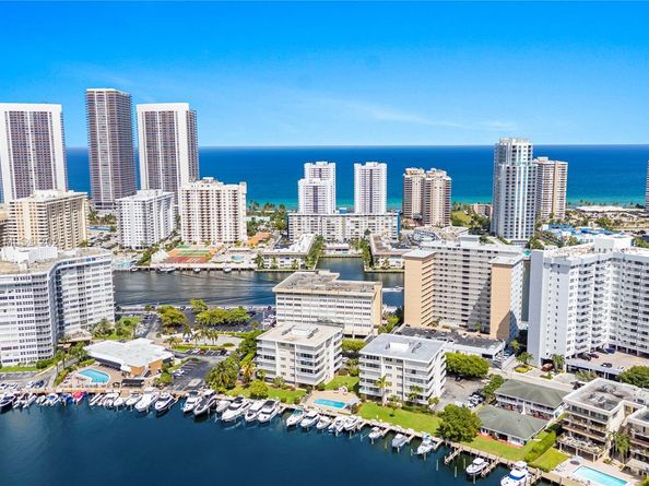 120 Golden Isles Dr 23B, Hallandale Beach FL 33009