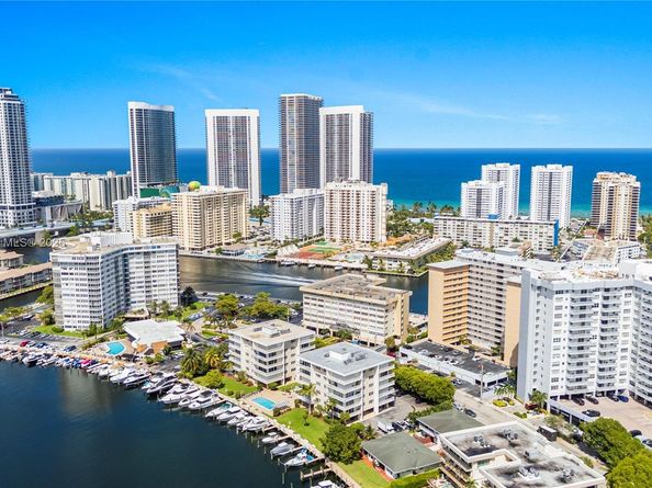 120 Golden Isles Dr 23B, Hallandale Beach FL 33009