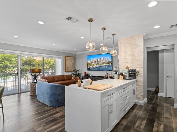 120 Golden Isles Dr 23B, Hallandale Beach FL 33009