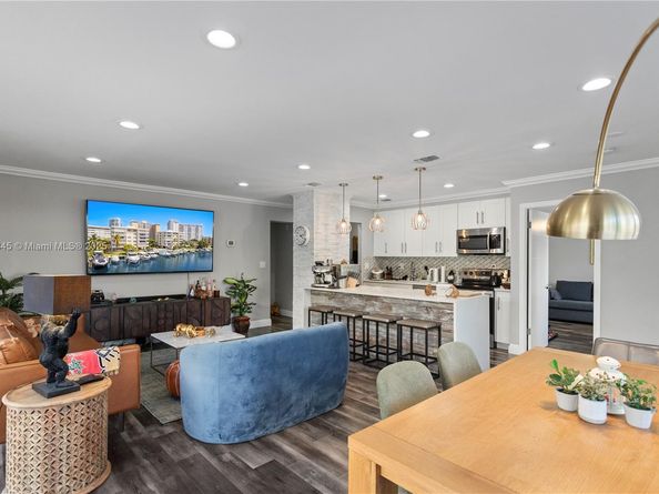 120 Golden Isles Dr 23B, Hallandale Beach FL 33009