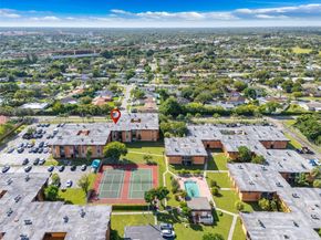 9437 SW 76th St V25, Miami FL 33173