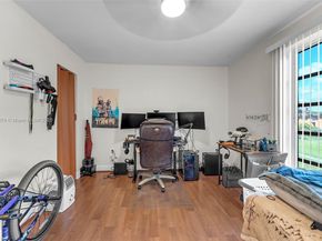 9437 SW 76th St V25, Miami FL 33173