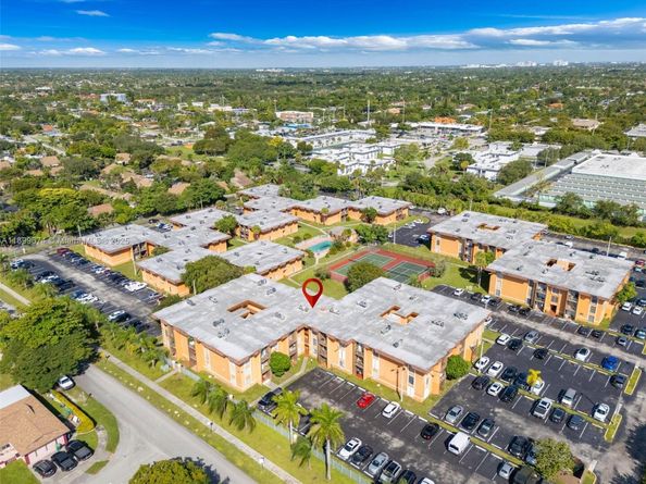 9437 SW 76th St V25, Miami FL 33173