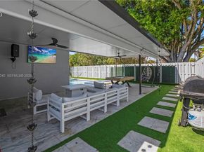 2132 NE 38th Rd, Homestead FL 33033