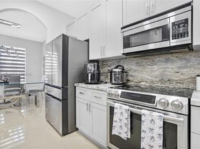 2132 NE 38th Rd, Homestead FL 33033