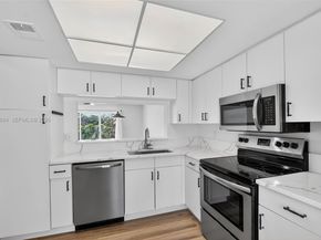 101 E Half Moon Cir B, Hypoluxo FL 33462