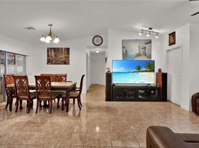 19897 NW 62nd Ave, Hialeah FL 33015