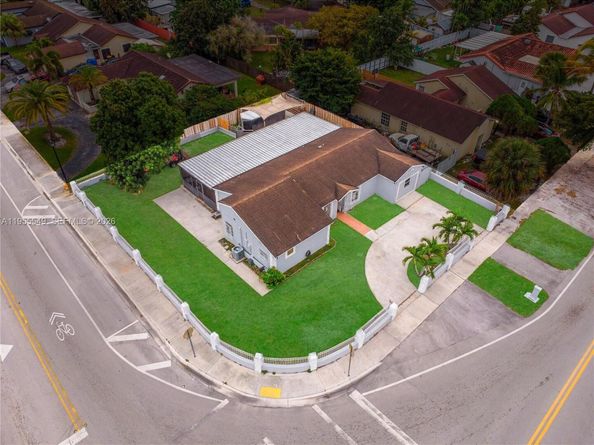 19897 NW 62nd Ave, Hialeah FL 33015