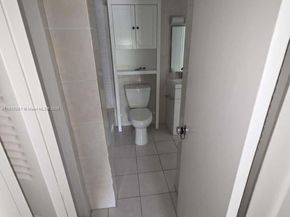 4717 NW 7th St 30410, Miami FL 33126