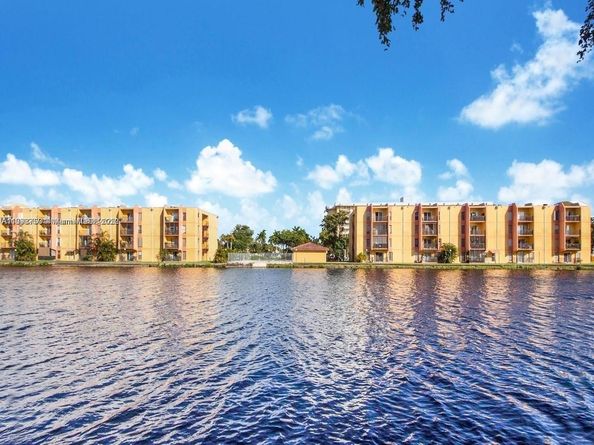 4717 NW 7th St 30410, Miami FL 33126