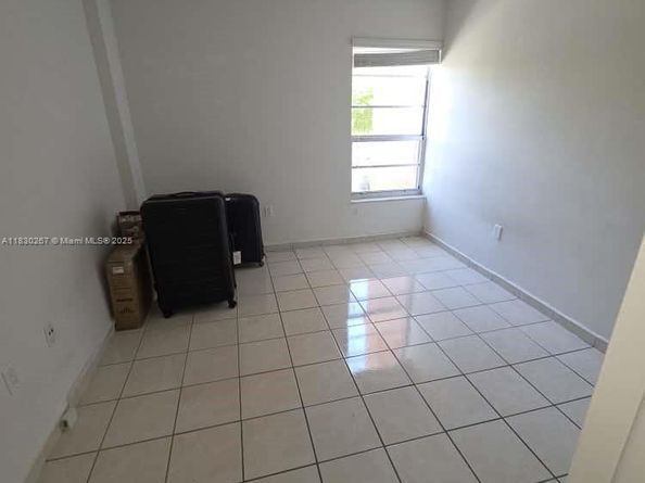 4717 NW 7th St 30410, Miami FL 33126