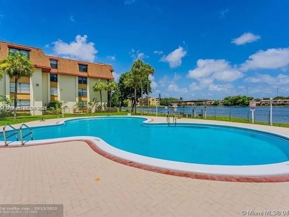 4717 NW 7th St 30410, Miami FL 33126