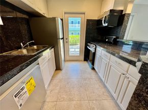 2700 NE 135th St 45, North Miami FL 33181