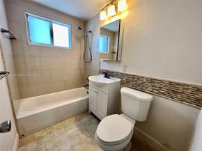 2700 NE 135th St 45, North Miami FL 33181