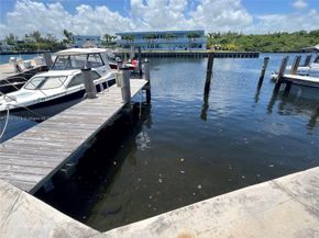 2700 NE 135th St 45, North Miami FL 33181
