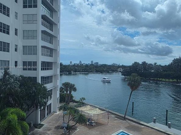 9102 W Bay Harbor Drive 4C, Bay Harbor Islands FL 33154