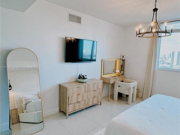 1861 NW S River Dr 2609, Miami FL 33125