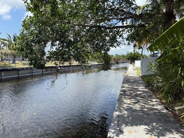 1625 E River Dr, Margate FL 33063