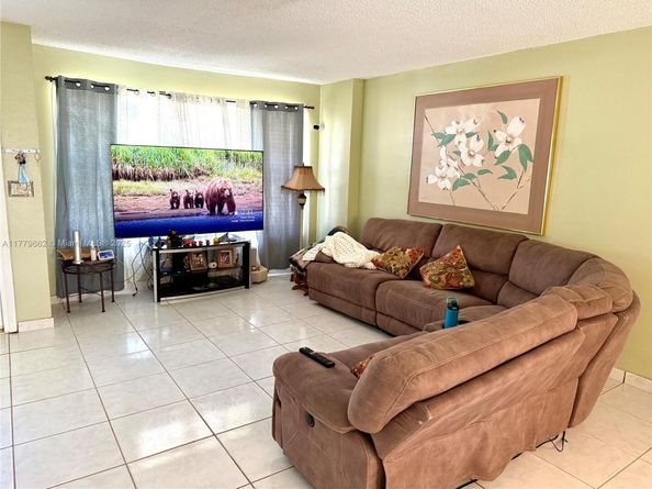 1625 E River Dr, Margate FL 33063
