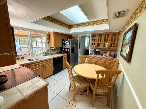 1625 E River Dr, Margate FL 33063