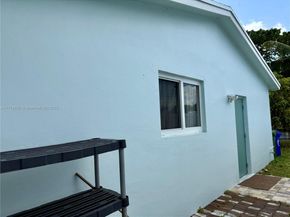 1625 E River Dr, Margate FL 33063