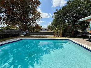 1625 E River Dr, Margate FL 33063