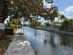 1625 E River Dr, Margate FL 33063
