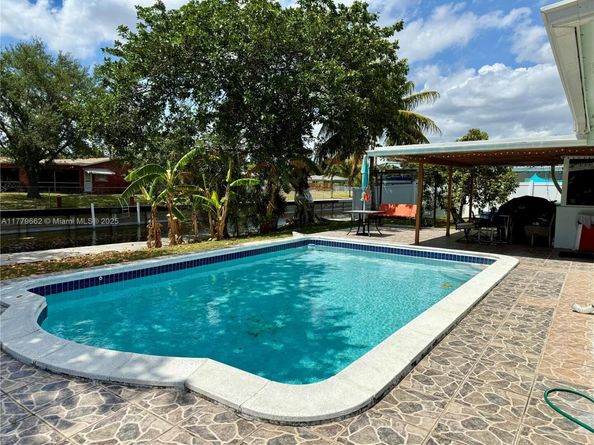 1625 E River Dr, Margate FL 33063