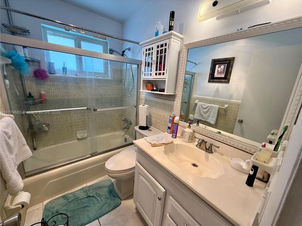 1625 E River Dr, Margate FL 33063