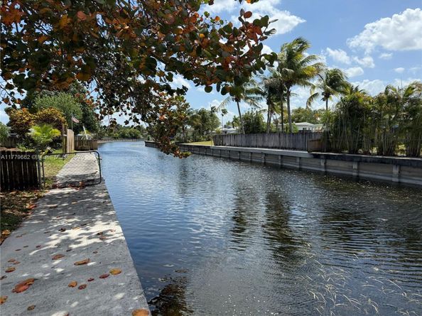 1625 E River Dr, Margate FL 33063