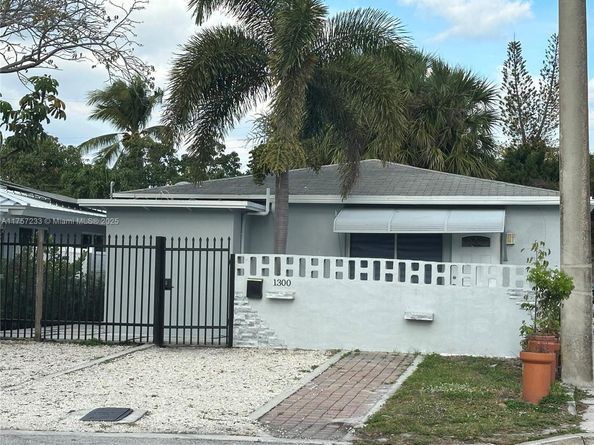 1300 NW 7th Ter, Fort Lauderdale FL 33311