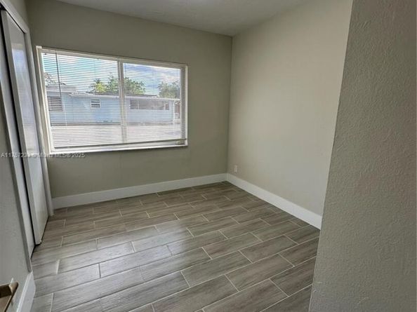 1300 NW 7th Ter, Fort Lauderdale FL 33311