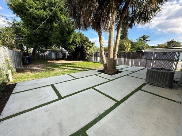 1300 NW 7th Ter, Fort Lauderdale FL 33311