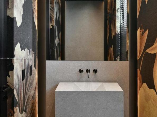 375 N Hibiscus Dr, Miami Beach FL 33139