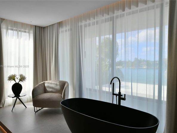 375 N Hibiscus Dr, Miami Beach FL 33139