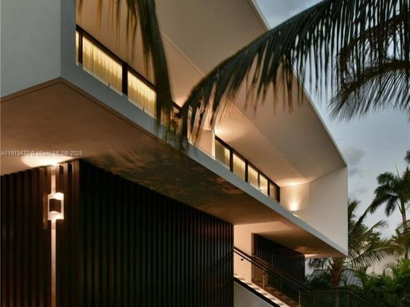 375 N Hibiscus Dr, Miami Beach FL 33139