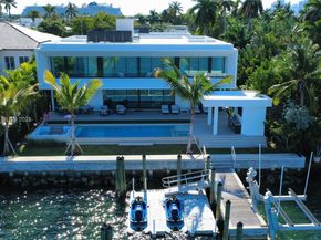 375 N Hibiscus Dr, Miami Beach FL 33139